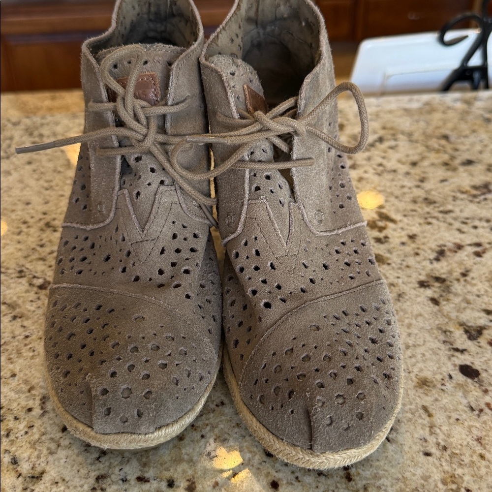 TOMS Suede Booties Women’s size 8.5